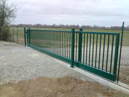 Paysagiste Bouaye portail aluminium 44