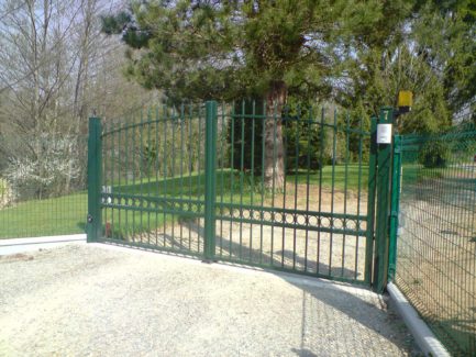 Portail alu Bouaye 44 paysagiste Barreau Paysage